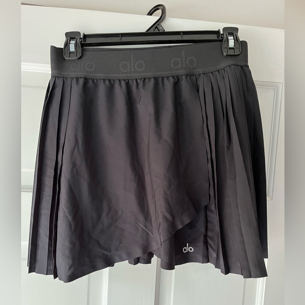 Alo Aces tennis skirt. Black size medium. Worn once